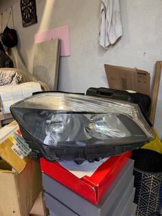 Desni far za Mercedes Benz - A 200    - 2012-2015