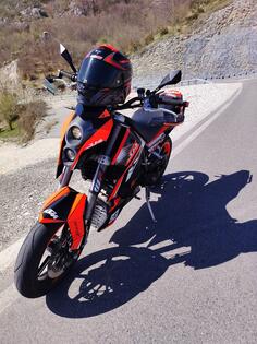 KTM - Duke 690