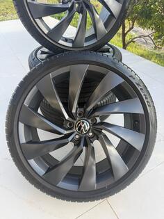 Fabričke felne i Pirelli gume