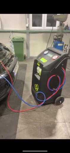 Refilling and service of car air conditioning - Car repair services
