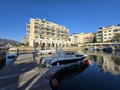 Caravelle - Cover 640 + Cabin