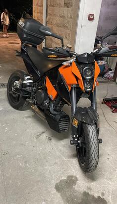 KTM - 690 duke