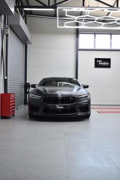 BMW - M8