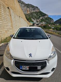 Peugeot - 208