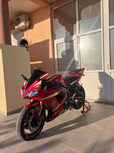 Yamaha - r1