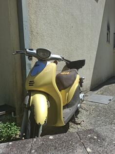 Yamaha - Stari skuter yamahe, nalik JOG-u