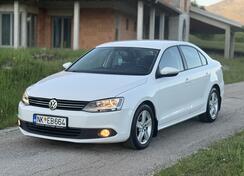 Volkswagen - Jetta - TSI