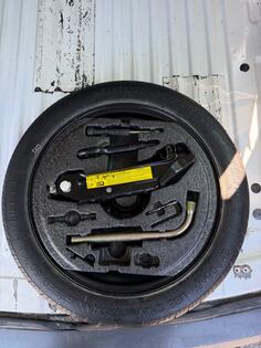 Fabričke rims and rezervna tires