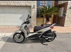 Piaggio - Beverly 400