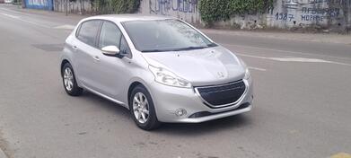 Peugeot - 208 - 1.2 benzin