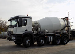 Liebherr - Mercedes-Benz AROCS 3240 kamion mješalica za beton/ LTK483