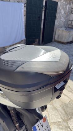 Roof racks, cargo boxes, tents, and roof platforms