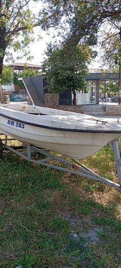 House boat - aaa