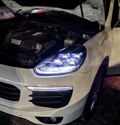 Oba fara za Porsche - Cayenne