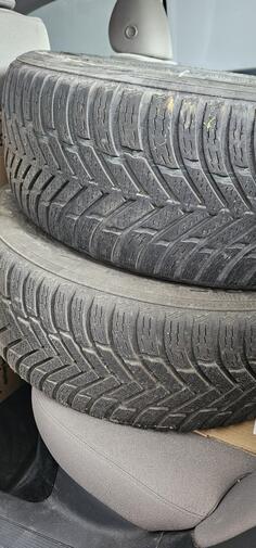 Nokian - 215/60/16 - Winter tire