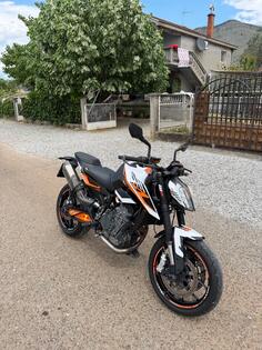 KTM - DUKE 790