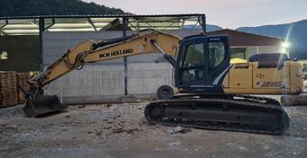 New Holland - E215