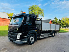 Volvo - FM330 / 4x2 / kran / Euro 6 / rampa / kamion s ravnom platformom / MO3168