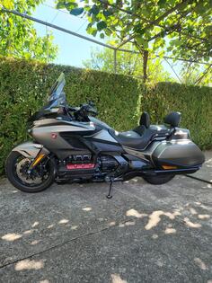 Honda - goldwing bagger dct
