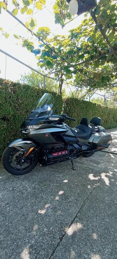 Honda - goldwing bagger dct