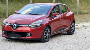 Renault - Clio - 1.5 Flame Red Pearl