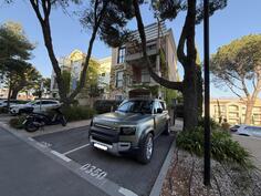 Land Rover - Defender - 110 - 250 SE
