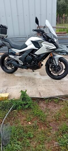 CFMoto - 700