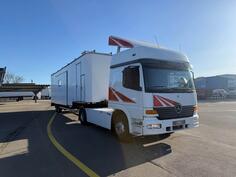 Mercedes Benz - Mercedes-Benz Atego i prikolica za potezanje konopa u sedlu