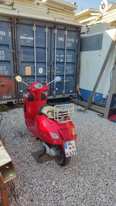 Piaggio - Vespa