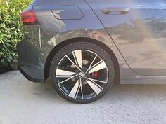 Fabričke felne i Pirelli gume