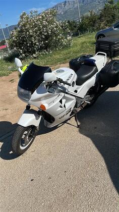 Honda - VFR750F (RC24)