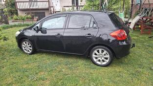 Toyota - Auris - 1.4 D4d