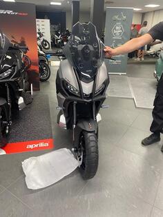 Aprilia - SR GT 400