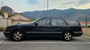 Mercedes Benz - E 220 - CDI