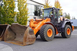 Hitachi - ZW220 zglobni prednji utovarivač / 2 kašik / FHM-0191