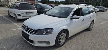 Volkswagen - Passat - 1.6 Tdi 77