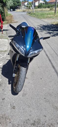 Yamaha - R1