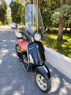 Piaggio - Vespa
