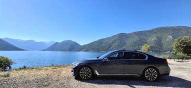 BMW - 730