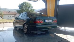Mercedes Benz - E 200 - cdi