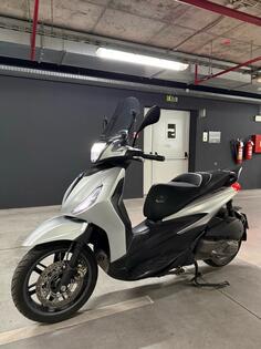 Piaggio - Beverly 300