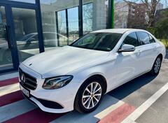 Mercedes Benz - E 220 - E220.  4 matic