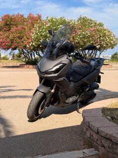 Honda - Adv 350