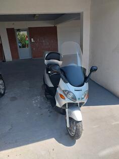 Piaggio - X 9