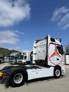 Mercedes Benz - actros