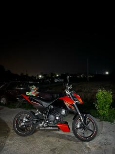 KTM - Duke 690
