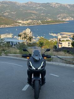 Honda - ADV350