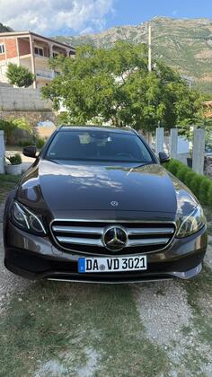 Mercedes Benz - E 220 - 220 E 4 matic