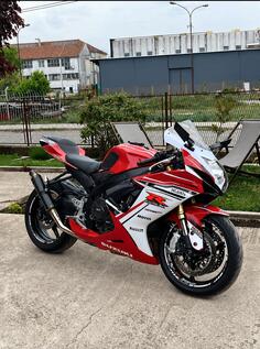 Suzuki - GSXR 750