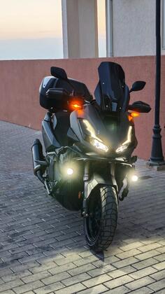 Honda - adv 350